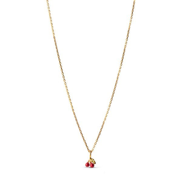 Cherry halskæde i 18 karat forgyldt sterlingsølv fra Enamel Copenhagen med emalje kirsebær og grøn zirkon, 42+3 cm.